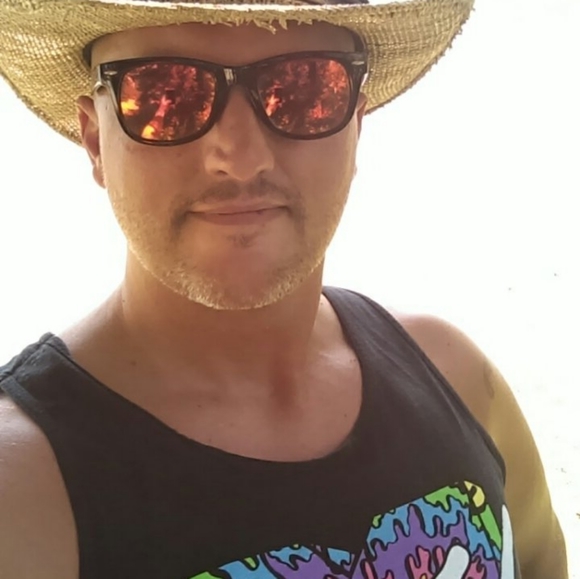 Meet your Posher, Erik - Picture 5 of 8